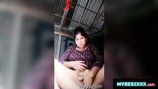 Horny Village Bhabi Fingering her wet pussy