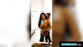 Horny bf start fingering her gf pussy on front of mirror