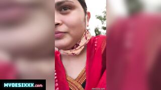 Beautiful punjabi girl quick sucking boyfriend dick in park