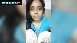 Indian girl making her own pissing video for lover