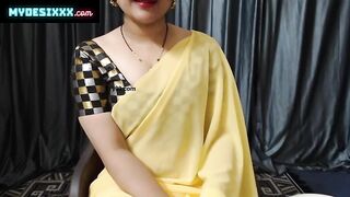 Bhabhi in yellow saree stripchat public show