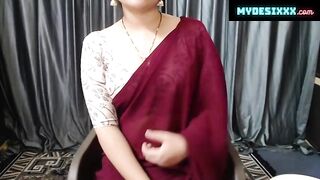 Bhabhi showing her big boobs on live show