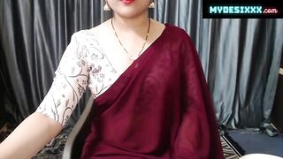 Bhabhi showing her big boobs on live show