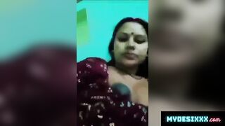 Horny bhabhi showing her dark black nipples