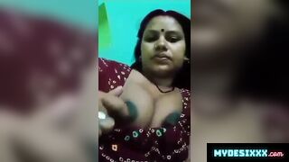 Horny bhabhi showing her dark black nipples