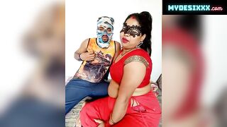 Desi sexy bhabhi giving handjob on live show