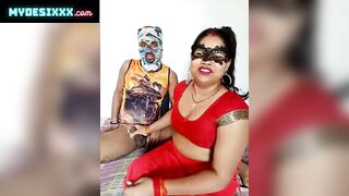 Desi sexy bhabhi giving handjob on live show