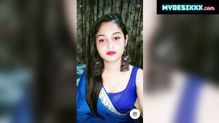 Sexy saree girl press her boobs on live show