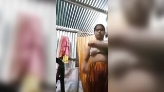 Village bhabi showing and fingering