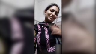 Desi lady showing big boobs on video call