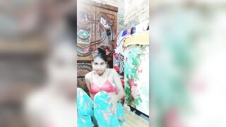 Beautiful bhabhi showing and fingering