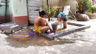 Village bhabhi outdoor nude bath video