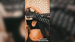 Bhabhi strip her black saree and showing her nude sexy body