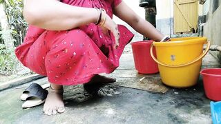 Bhabhi showing his pussy while washing clothes