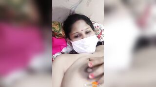 Mature bhabhi showing his big boobs and big pussy