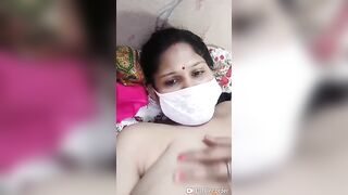 Mature bhabhi showing his big boobs and big pussy