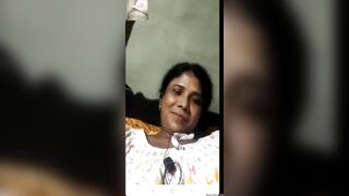 Indian sexy bhabhi showing his hairy sexy pussy on vc