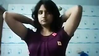 Punjabi girl removes his clothes and showing big boobs for her bf