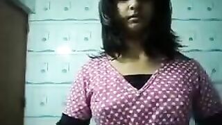 Desi girl showing her big tight boobs