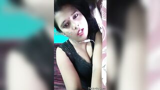 Sexy bhabhi sexy and dirty hindi talking with lover during videocall