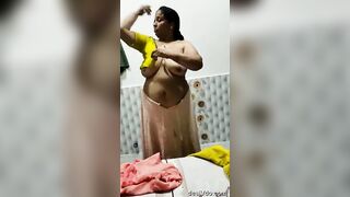 Bigboob tanker aunty changing