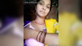 Village bhabhi lifted her saree and showed her pussy and also showed her boobs