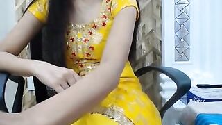 Hot desi girl in salwar suit showing her boobs