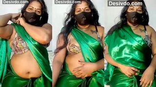 Indian matured bhabhi showing her big boobs and fingering