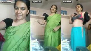 Mallu aunty showing her boobs