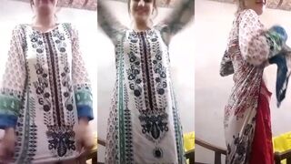 Pakistani girl showing big boobs on video call