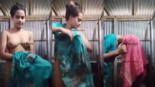 Desi village girl shows her boobs and pussy