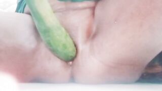 Aunty taking cucumber in her pussy