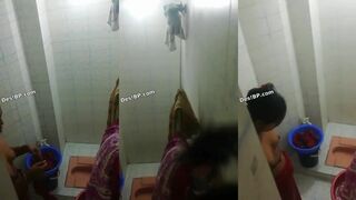 Desi bhabhi bathing hidden cam captured