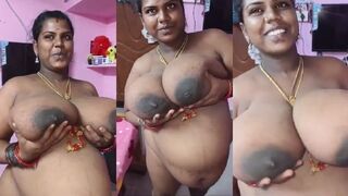 Apne lover k aage nangi hoke apne big boobs dikhaati mallu aunty